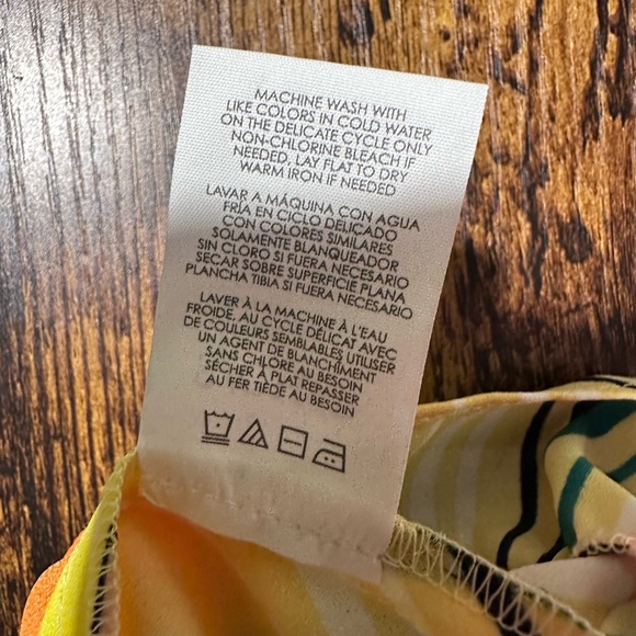 CABI  Colorful Striped Women's Sum mer top. - Picture 6 of 6